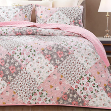 Load image into Gallery viewer, Pink Floral Patchwork 3 Piece Bedding Quilt Set