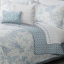 Load image into Gallery viewer, Dream Blue Floral Bedding Quilt Set