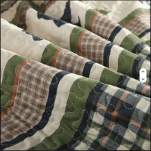 Load image into Gallery viewer, Forest Green Bear Cabin Bedding Quilt Set
