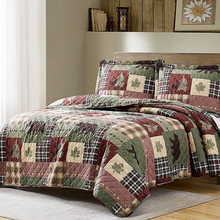 Load image into Gallery viewer, Forest Green Bear Cottage Bedding Quilt Set
